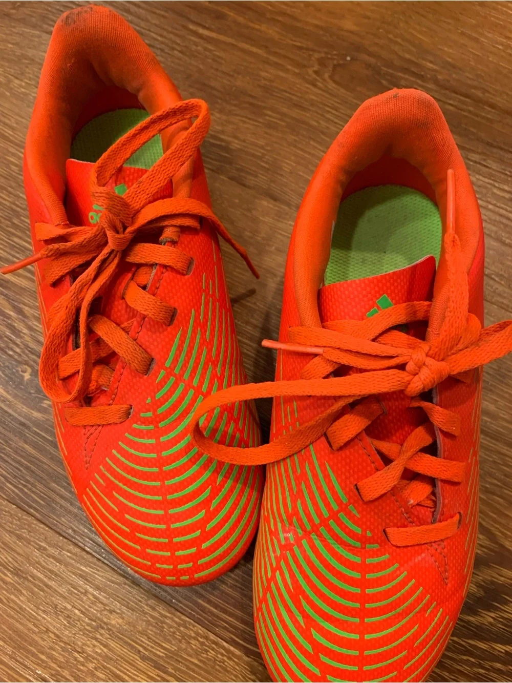 ADIDAS Predator Edge.4 Flexible Ground Soccer Cleats Kids Size 1 Neon Orange